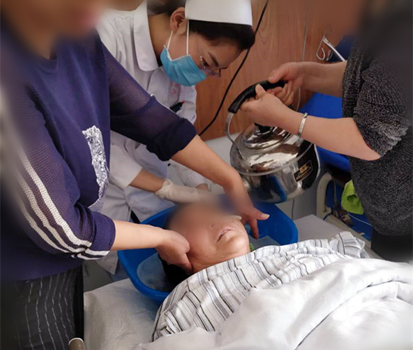 D:\2019年院各科投稿夹\六月文件夹\2019.6.3一位退休教师出完前的感谢信夹\洗头1_副本.jpg D:\2019年院各科投稿夹\六月文件夹\2019.6.3一位退休教师出完前的感谢信夹\洗头1_副本.jpg