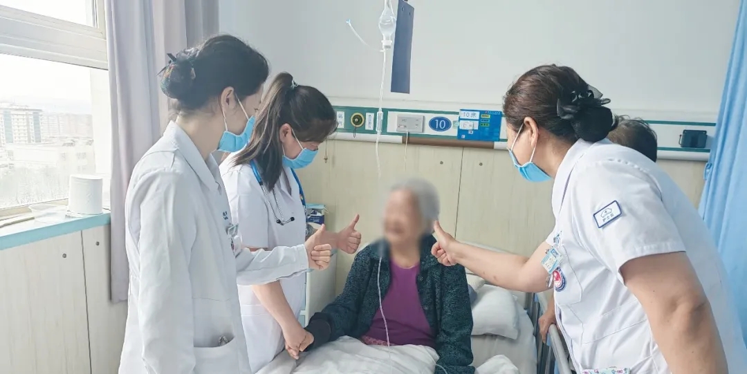 人文故事 | 从“别把我送进ICU”到笑着出院——一位88岁老人在全科医学科的17天